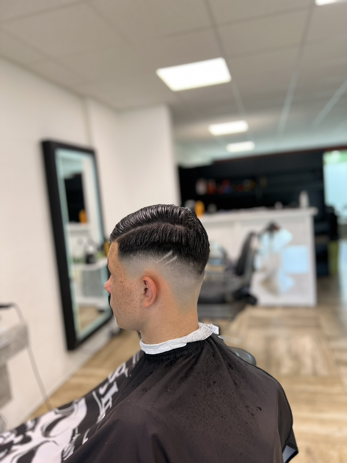 VINTAGE BARBERSHOP — Lancy