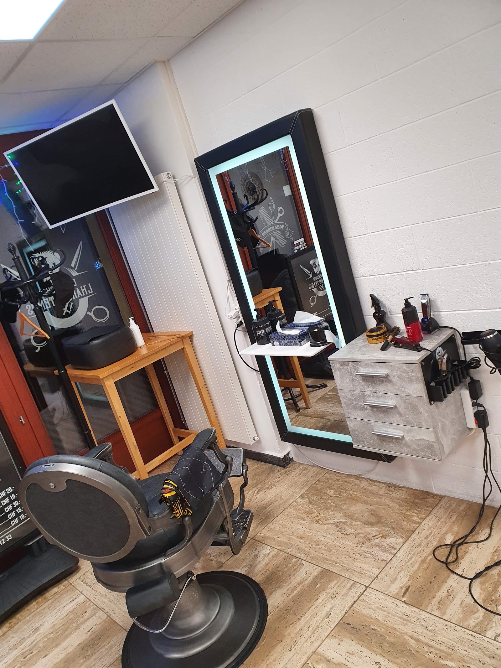 VINTAGE BARBERSHOP — Lancy